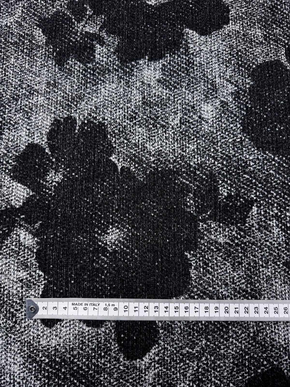 Textured  Knit - Noir Flora - 150cm