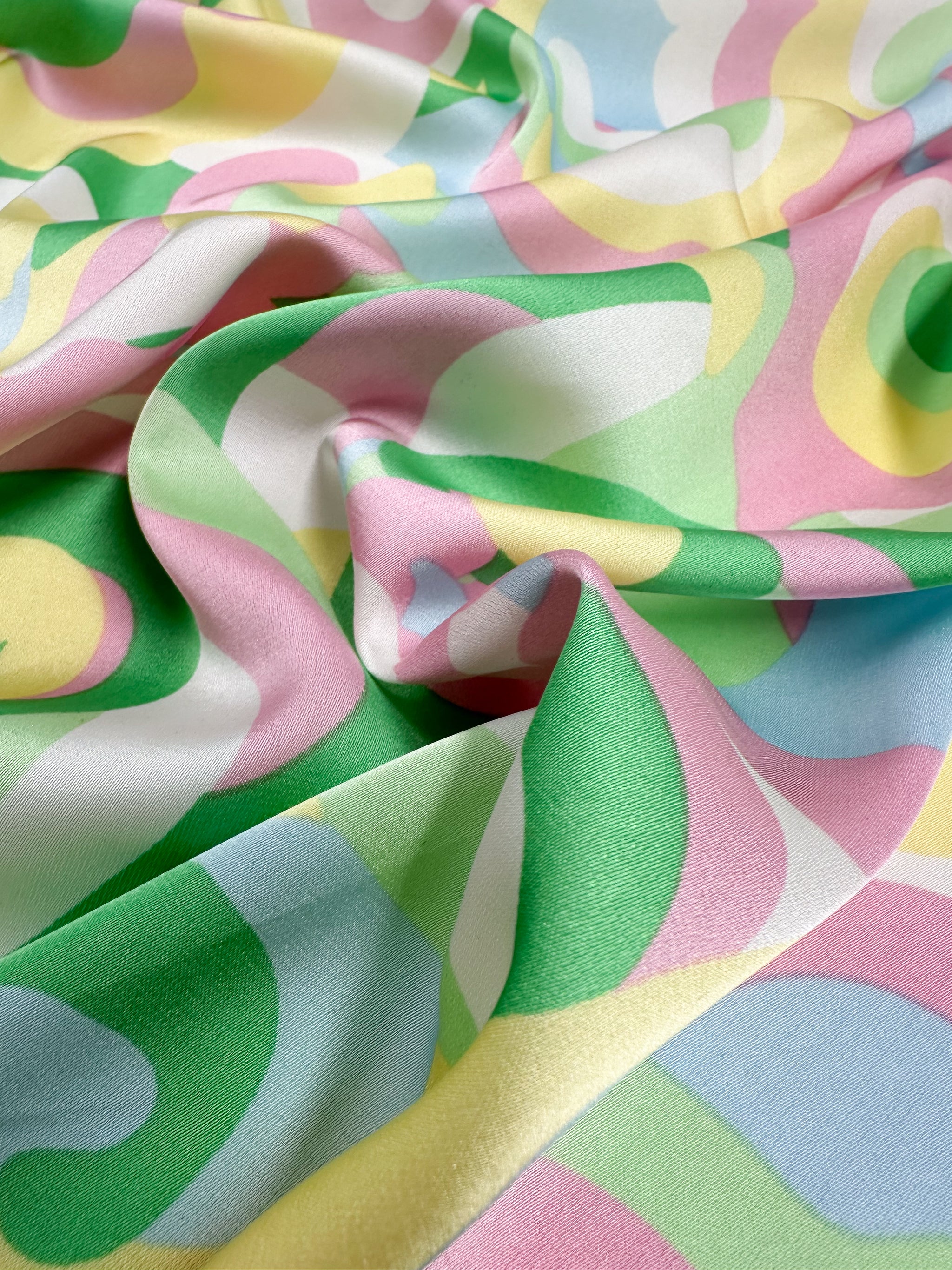 Silky Satin - Swirl - 150cm